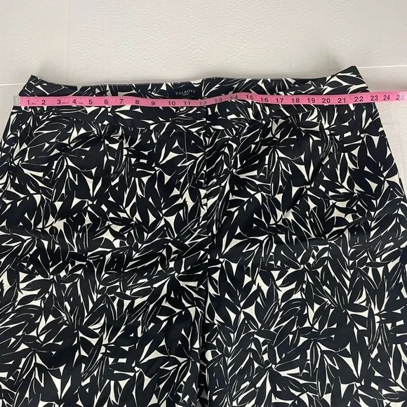 Talbots Woman Chino Shorts Womens Plus Size 22W Black White Leaf Pattern Pockets - Picture 6 of 8